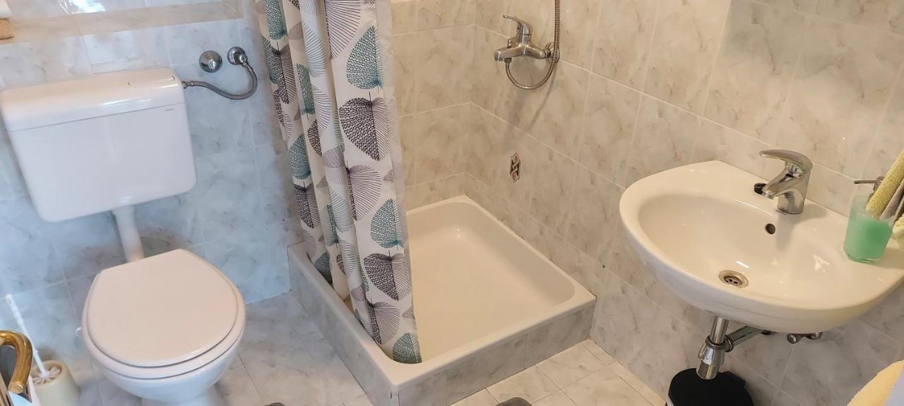 Apartmani Sladana Kampor ภายนอก รูปภาพ